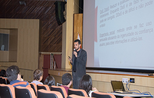 10 03 15  Palestra Calouros   Adolfo Lemos 13